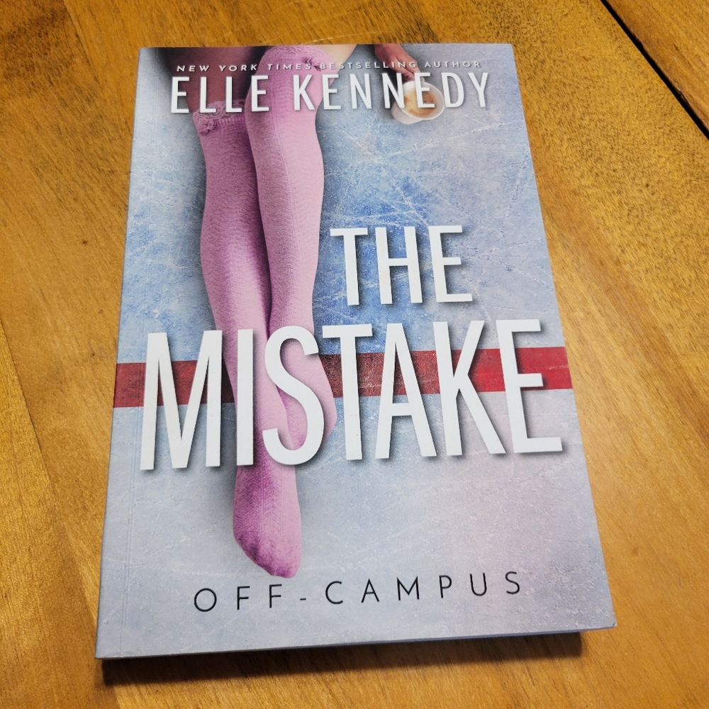 The Mistake By Elle Kennedy (Off Campus Book 2) Paperback Book OOP Cover